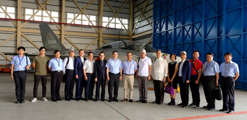 與IDF經國號戰機合影