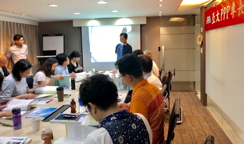 **福清營造公司-江正治董事長，講授「興建階段履約管理」